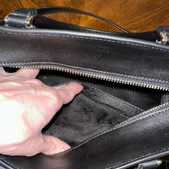 🚨🚨SOLD🚨🚨Kate Spade Black and Red Rose Satchel - Picture 5 of 8